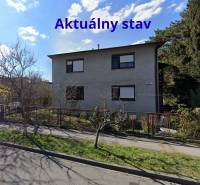 Exkluzívny stavebný pozemok so stavbou Ružinov Prievoz 760 m²  - Na Varínskej ulici v Bratislave - Ružinove sa nachádza rodinný dom, okolité pozemky - bývanie.