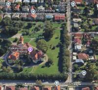 Exkluzívny stavebný pozemok Ružinov - Prievoz 760 m²   - Letecký pohľad na rodinné domy pri Varínskej ulici v Bratislave - Ružinove.