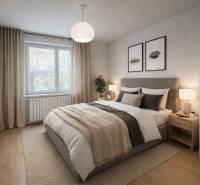 LUDMANSKÁ - 3 izbový byt, 65 m2 + loggia. KÚPOU VOĽNÝ. ČR. - Spálňa v 3-izbovom byte s manželskou posteľou a podlahou s dreveným dekorom.