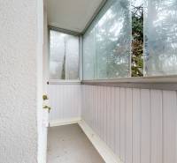 Veľkometrážny 3i byt s výťahom a pivnicou | Ružinov | 82m2 - Zasklená lodžia s výhľadom na zeleň, 3-izbový byt.