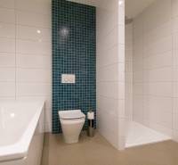 Exkluzívny 2i byt s terasou a parkovaním, Kramáre - Kúpeľňa so sprchovacím kútom a vaňou v 2-izbovom byte.