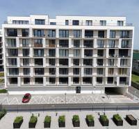 PRENÁJOM parkovacieho miesta v garáži, E.Wenzla - RENDEZ - Moderná bytovka s parkovacími miestami a zeleňou na ulici Eduarda Wenzla v Bratislave - Rači.