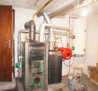 Rodinný dom v obci Čilížska Radváň s veľkým pozemkom - Kúrenie v rodinnom dome s kotlom a bojlerom v technickej miestnosti.