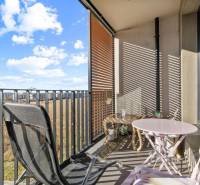 Novostavba 3-izb. bytu s parkovacím státím, ul.Hany Ponickej, Lamač - Balkón v 3-izbovom byte na Hany Ponickej v Bratislave – Lamači s výhľadom na okolie.