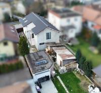 Rodinný dom v Bratislave – Podunajské Biskupice - Rodinný dom v Bratislave - Dolné hony s dvoma prístavbami a záhradou.