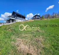 Stavebný pozemok lokalita Slnečná úboč, Levočská Dolina, okres Levoča - Krásne pozemky na bývanie v Levoči s výhľadom na rodinné domy.
