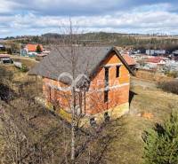 Rodinný dom, obec Spišský Hrhov, okres Levoča - Rodinný dom na ulici Grófska v Spišskom Hrhove obklopený prírodou a vidieckou krajinou.