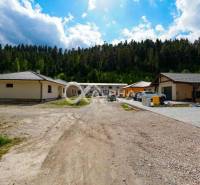 EXKLUZÍVNE Stavebný pozemok, 916m2, Novoveská Huta - Rodinné domy obklopené lesmi v Spišskej Novej Vsi, Pozemky - bývanie.