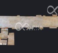 Prenájom obchodný, kancelársky priestor, centrum, Sp. N. Ves - Pôdorys obchodných priestorov s podlahou s dreveným dekorom v Spišskej Novej Vsi.