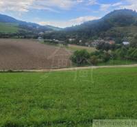 Stavebný pozemok pod lesom s pekným výhľadom na Lúky a Lazy pod Makyto - Lúky Záhrady predaj reality Púchov