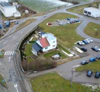 Na predaj dom vhodný na podnikanie sídlisko SNP v P. Bystrici! - Rodinný dom na ulici SNP v Považskej Bystrici s priľahlým parkoviskom.