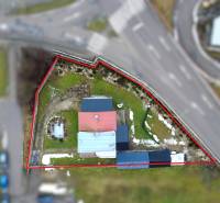 Na predaj dom vhodný na podnikanie sídlisko SNP v P. Bystrici! - Rodinný dom v Považskej Bystrici na ulici SNP s upravenou záhradou a spevneným pozemkom.