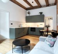 Exkluzívne | Na predaj výnimočný 2i byt pri Trnavskom mýte  - Pohodlný 2-izbový byt s otvorenou kuchyňou na ulici Vajnorská, drevené trámy, tehlová stena.