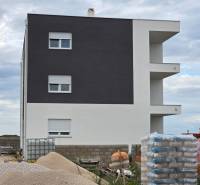 CHORVÁTSKO - Nové apartmány v pokojnej lokalite - SABUNIKE, Nin - Stavba 3-izbového bytu v Sabunikách s materiálmi a stavebným zariadením.