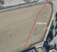 Stavebný priemyselný pozemok o výmere 8 853 m2 - Tr. Bohuslavice, NMnV - Letecký pohľad na komerčné pozemky v Trenčianskych Bohuslaviciach s rozlohou 8 853 m².