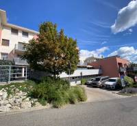 Prenájom 2 izbový 78 m2 + 30 m2 terasa,novostavba Koliba,zariadený - Bytový komplex v Bratislave - Novom Meste na ulici Na Zlatej nohe s parkovaním.