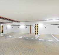 PRENÁJOM 3 izbový luxusný byt  v centre Nitry s veľkou terasou - Podzemné parkovisko v Nitre s označenými parkovacími miestami a osvetlením.