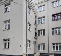 PRENÁJOM 2 izb byt Bratislava-Nové mesto Pri starej prachárni - Bytový dom na ulici Pri starej prachárni v Bratislave, Jurajov dvor.