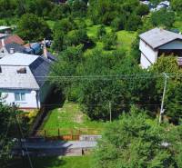 Pozemok v Lastomíre: veľkorysý priestor, pre široké možnosti, 1996 m2 - Rodinné domy obklopené zeleňou a záhradami v Lastomíre, vhodné pozemky pre bývanie.