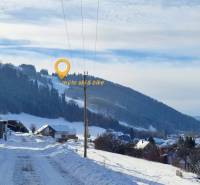 Stavebný pozemok s panoramatickým výhľadom Mýto Nízke Tatry - Zasnežená krajina v Mýte pod Ďumbierom na ulici Mýto pod Ďumbierom, ideálna pre pozemky - bývanie.