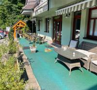 Jedinečná investičná príležitosť ! Motel na vrchu Pezinská Baba - Exteriér Hotela a penziónu na Pezinskej babe v Pezinku s vonkajším posedením.