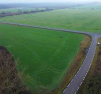 Znížená cena - Investičné pozemky  5722 m2 | Záhorská Ves - Záhorská Ves: Zelené pozemky na komerčné využitie pri asfaltových cestách v prírodnom prostredí.