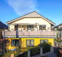 4i byt s atmosférou domu, terasou a parkovaním | Vrakuňa, 129m2 - Rodinný dom so záhradou na Tymiánovej ulici v Bratislave - Vrakuni.