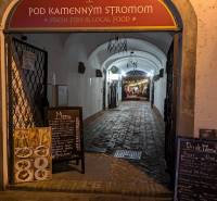 Na prenájom, odstúpenie reštaurácia, Bratislava, Centrum, Sedlárska ul - Bratislava - Historické jadro na Sedlárskej, gastro priestory s ponukou jedál a nápojov.