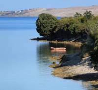  LJUBAČ - stavebný pozemok 697m2 s projektom na výstavbu vily s bazéno - Pobrežie v Ljubači ponúka nádherný výhľad na more, vhodné pre bývanie.