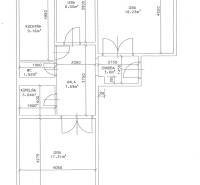 3 izbový byt pri električkovej trati s výhľadom na Draždiak - Pôdorys 3-izbového bytu s kuchyňou, halou, kúpeľňou a chodbou.