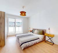 Krásny moderne zariadený 3-izb. byt I novostavba I Stupava - Svetlá spálňa s veľkou posteľou a podlahou s dreveným dekorom v 3-izbovom byte.