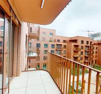 | Prémiové bývanie v ZWIRNe I Pekný 2i byt I  - Balkón z 2-izbového bytu na Košickej ulici v Bratislave - Ružinove s výhľadom na vnútroblok.