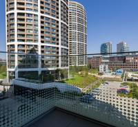 REZERVOVANÉ I METROPOLIS I Luxusný 1i byt I Staré Mesto - Výhľad z balkóna na panorámu vežiakov v Bratislave na Bottovej, 1-izbový byt.