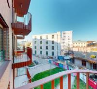 | Prémiové bývanie v ZWIRNe I Pekný zariadený 2i byt I  - Výhľad z balkóna 2-izbového bytu na Košickej ulici v Bratislave - Ružinove.