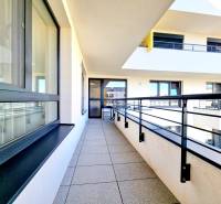 Pekný a moderný 3-izbový byt I Arboria Trnava - Balkón na Veterná ulici v Trnave s výhľadom z 3-izbového bytu.