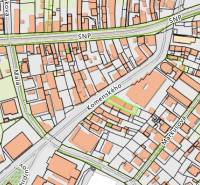 Predáme rodinný dom- Šurany, širšie centrum.  - Mapa zobrazuje ulicu Komenského v Šuranoch, obklopenú rodinnými domami.
