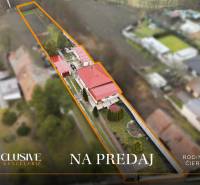 REZERVOVANÉ 4-izb. rodinný dom s garážou, Čierny Brod - Letecký pohľad na rodinný dom v Čiernom Brode s priľahlým pozemkom na predaj.