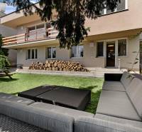 ,Prenájom moderný 3 izb. dom, Sološnícka ul,124 m2, Karlova Ves - Rodinný dom na Sološnickej ulici v Bratislave - Karlovej Vsi s priestrannou záhradou a terasou.