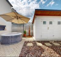 PREDANÉ - Exkluzívne na predaj rodinný dom v Stupave - Rodinný dom v Stupave s terasou, vírivkou a kamienkovou záhradou.