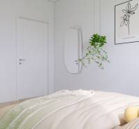 PREDANÉ - 4 izbový byt s loggiou v Petržalke - Svetlá spálňa v 3-izbovom byte s rastlinou, zrkadlom a obrázkami na stene.