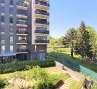 MODERNÝ 3i byt, CUBICON GARDENS, BALKÓN, PARKING, Rudolfa Mocka - Bytový dom s balkónmi a zeleňou na ulici Rudolfa Mocka v Bratislave, Karlova Ves.