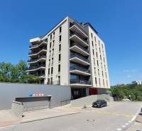 MODERNÝ 3i byt, CUBICON GARDENS, BALKÓN, PARKING, Rudolfa Mocka - Externá fotografia bytového domu na Rudolfa Mocka v Bratislave, Karlova Ves.