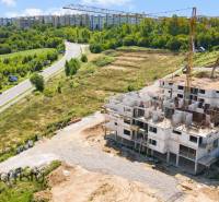 1i - 2i - 3i BYTY V NOVOSTAVBE | NITRA - MLYNARCE - Stavebný projekt 1-izbového bytu na Kmeťovej ulici v Nitre, obklopený zeleňou.