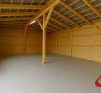 **BEZ PROVÍZIE**PRENÁJOM SKLADU S PARKOVANÍM ** - Drevená konštrukcia s podlahou v priestoroch skladov a hál.