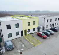 4-izbový byt 92m2 + terasa 14m2 | Bernolákovo - Parkovisko a 4-izbový byt na Šípkovej ulici v Bernolákove.