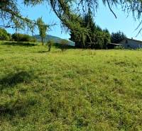 VRÍCKO - Stavebný pozemok vo výmere 1036 m2, okr.Martin - Zeleňou porastený pozemok v obci Vrícko, vhodný na bývanie s výhľadom na zeleň.