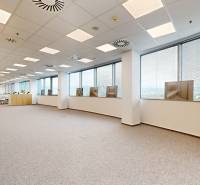 Prenájom kancelárií v biznis centre Lakeside Park, Nové Mesto - Kancelárie s veľkými oknami, kobercovou podlahou a otvoreným priestorom vhodné na prenájom.