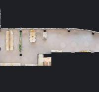 Prenájom kancelárií v biznis centre Lakeside Park, Nové Mesto - Podlahový plán kancelárie so stolmi a priečkami, optimálne riešenie pre pracovisko.