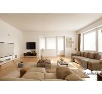 Dvojgeneračný rodinný dom s potenciálom | 2 bytové jednotky, TV - Svetlá obývacia izba v rodinnom dome s podlahou s dreveným dekorom a pohodlnými sedačkami.