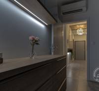 ŠPIČKOVO KOMPLETNE ZARIADENÝ 2-izb. byt bez kompromisov - Komoda s dreveným dekorom, knihy, váza s kvetmi, osvetlenie v 2-izbovom byte.